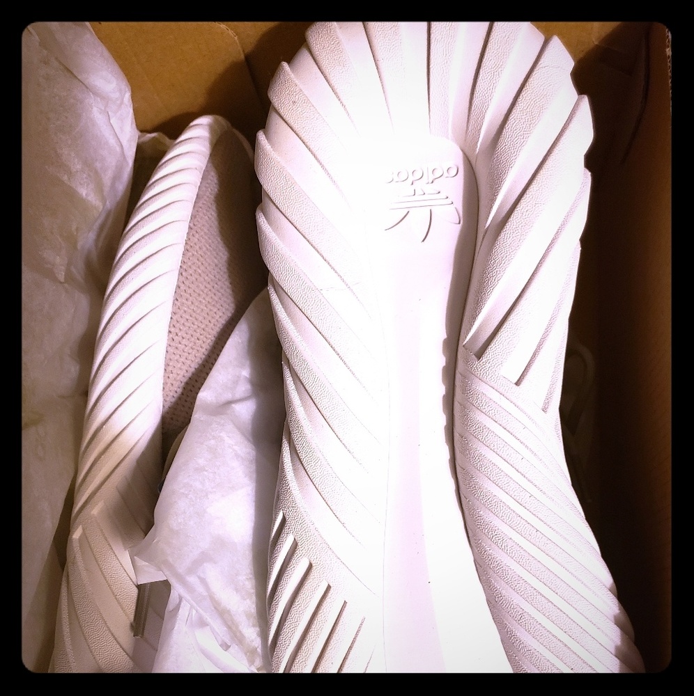 Ladies sneakers